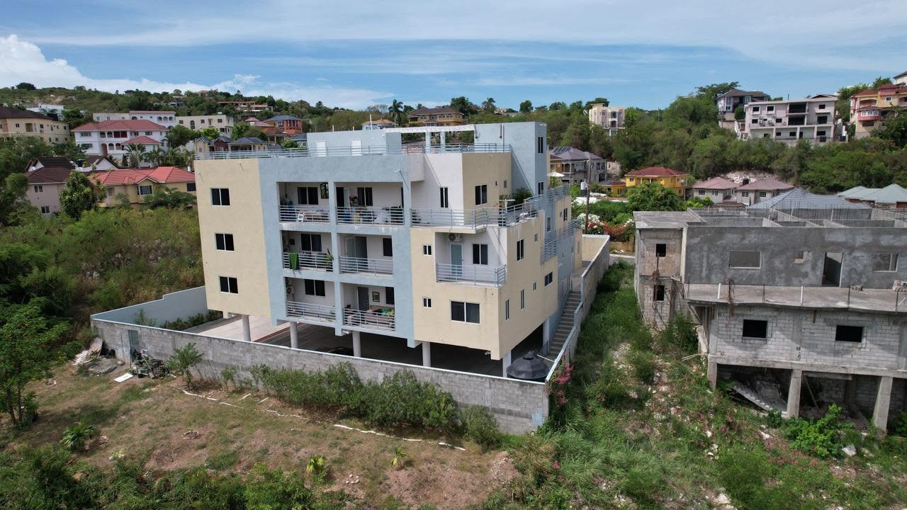 Modern 2 Bedrooms Apartment in Gated Community