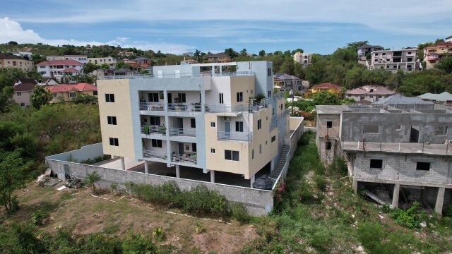 Modern 2 Bedrooms Apartment in Gated Community