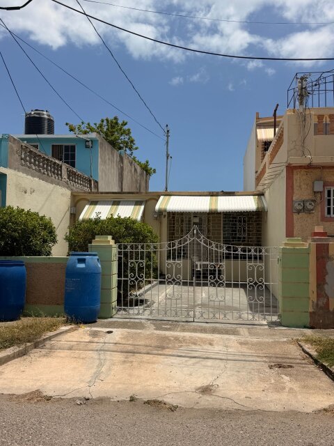 2 Bedroom - 1 Bath House In West Aintree, Portmore