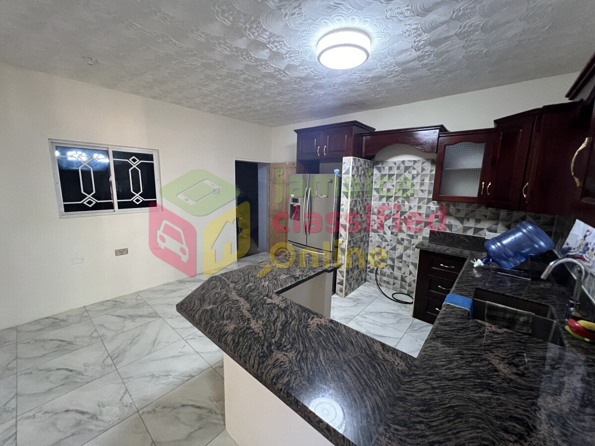 2 Bedroom House (Housen Heights, Mandeville)