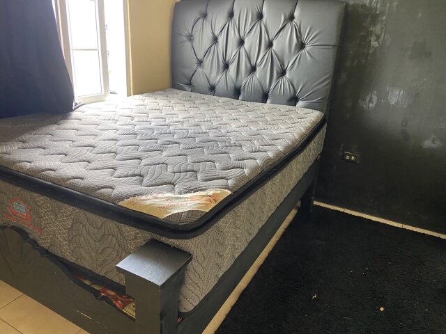 QUEEN-SIZE MAYFAIR BED SET FOR SALE!