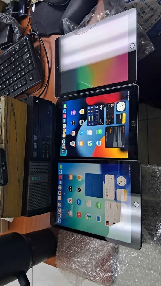 3 Apple Ipads For Sale - 25k Each Free Charger