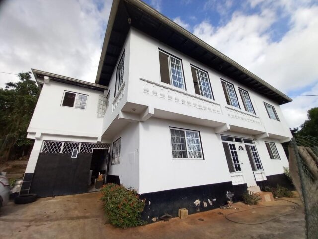 6 Bedroom, 3 Bath House
