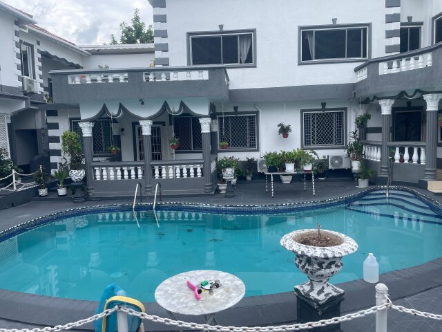 3 Bedroom 2 Bathroom Apartment For Rent
