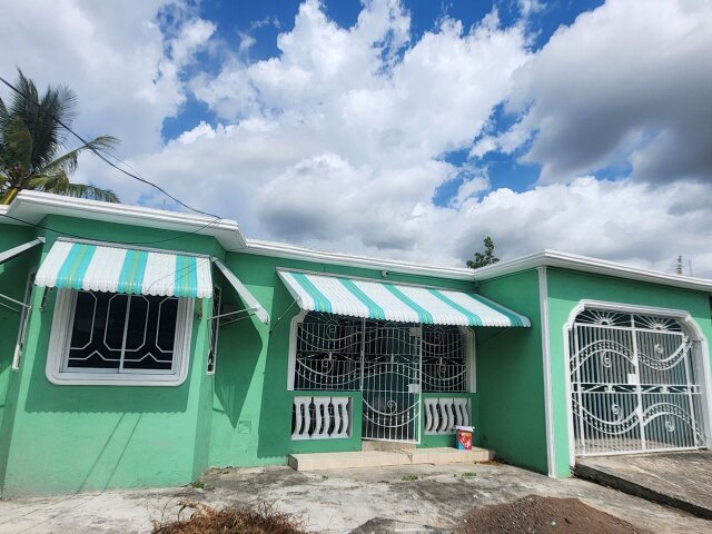 3 Bedroom 2 1/2 Bathroom House