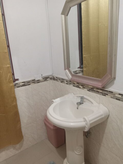 Large 1 Bedroom Apt